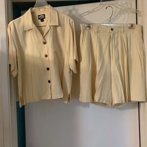 Tommy Bahama Set Blouse & Bermuda Length Style Shorts Linen Color